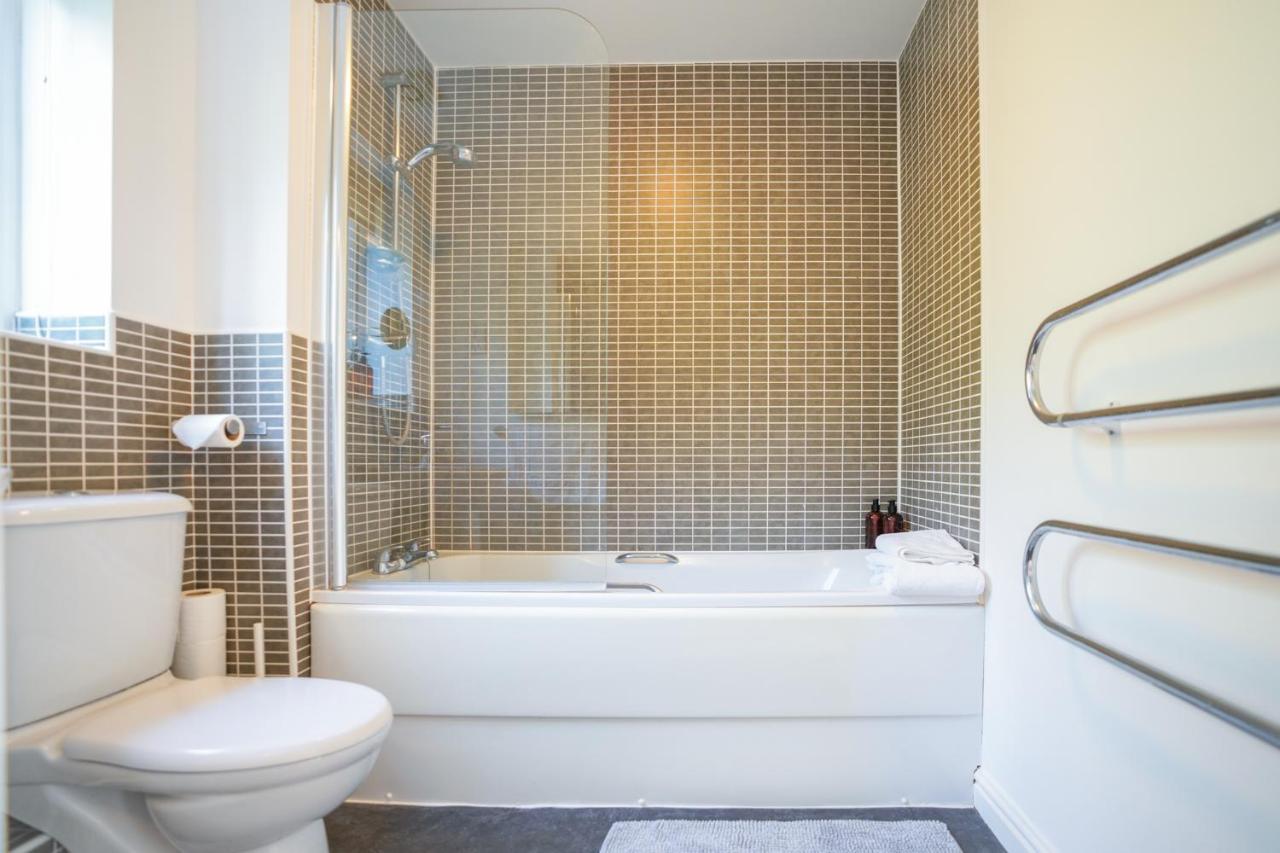 Stylish Apartment With Private Parking 卡迪夫 外观 照片